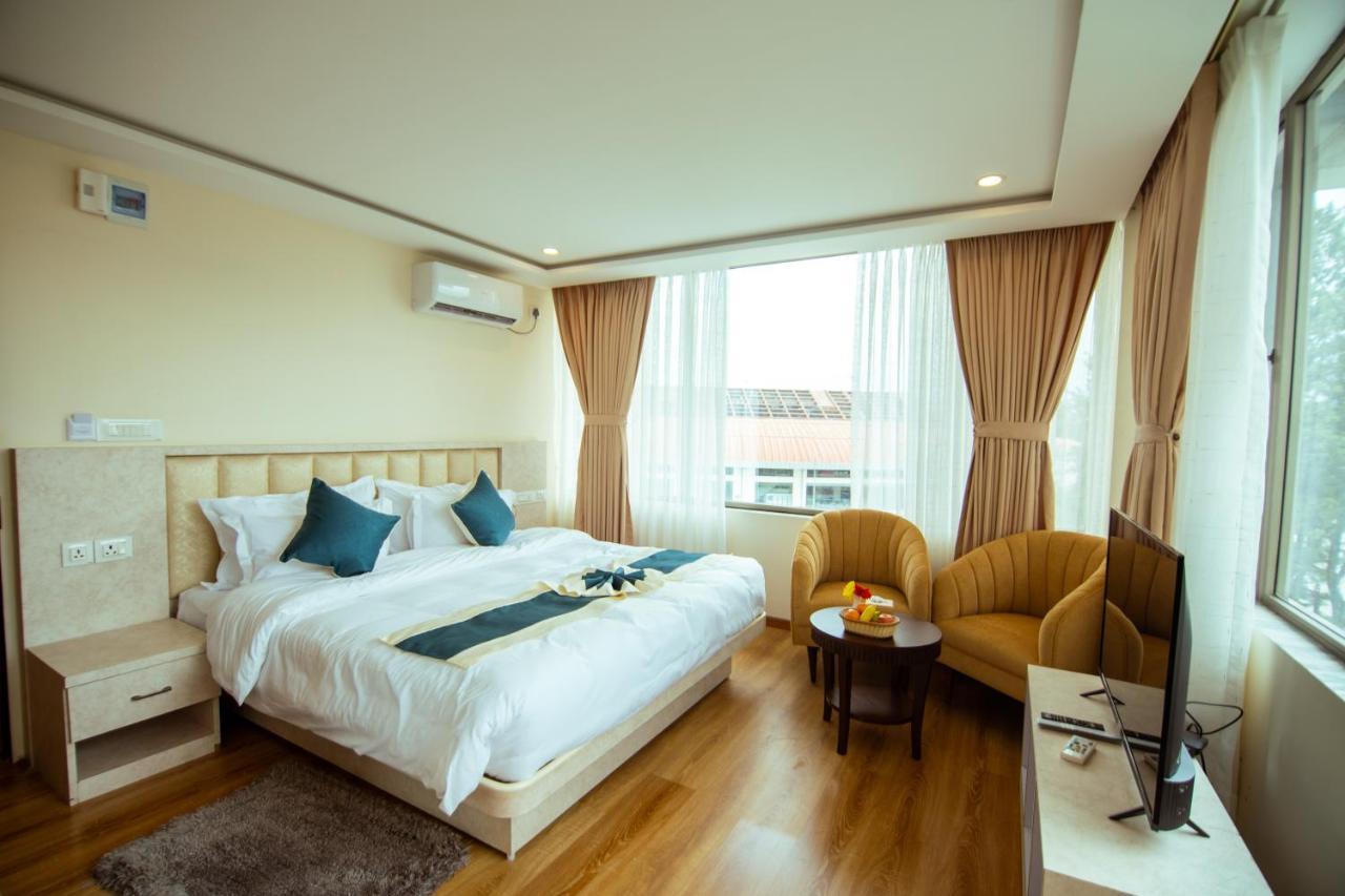 Hotel Black Diamond - Transit Point Inside Hotel Катманду Екстериор снимка