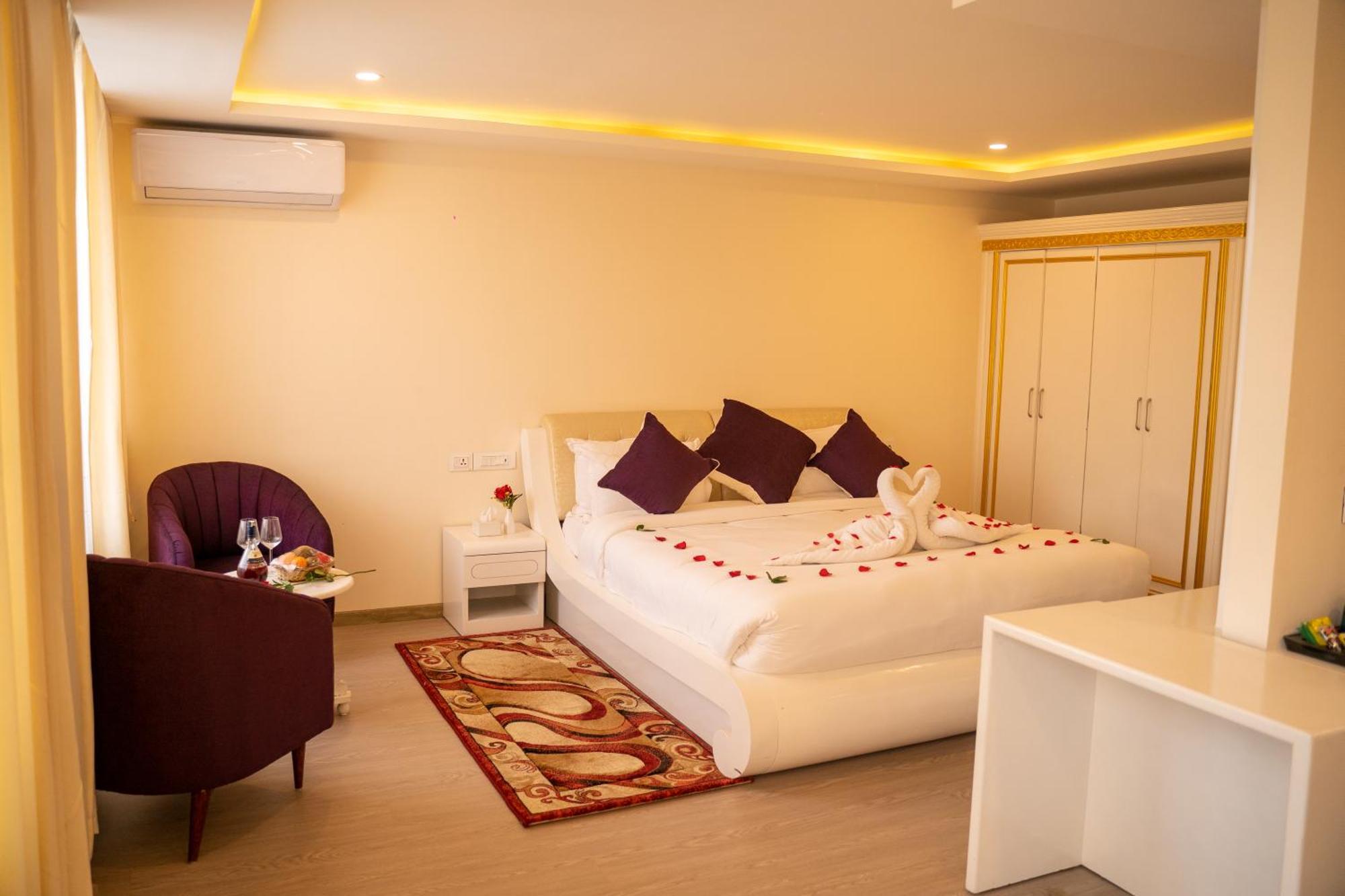 Hotel Black Diamond - Transit Point Inside Hotel Катманду Екстериор снимка