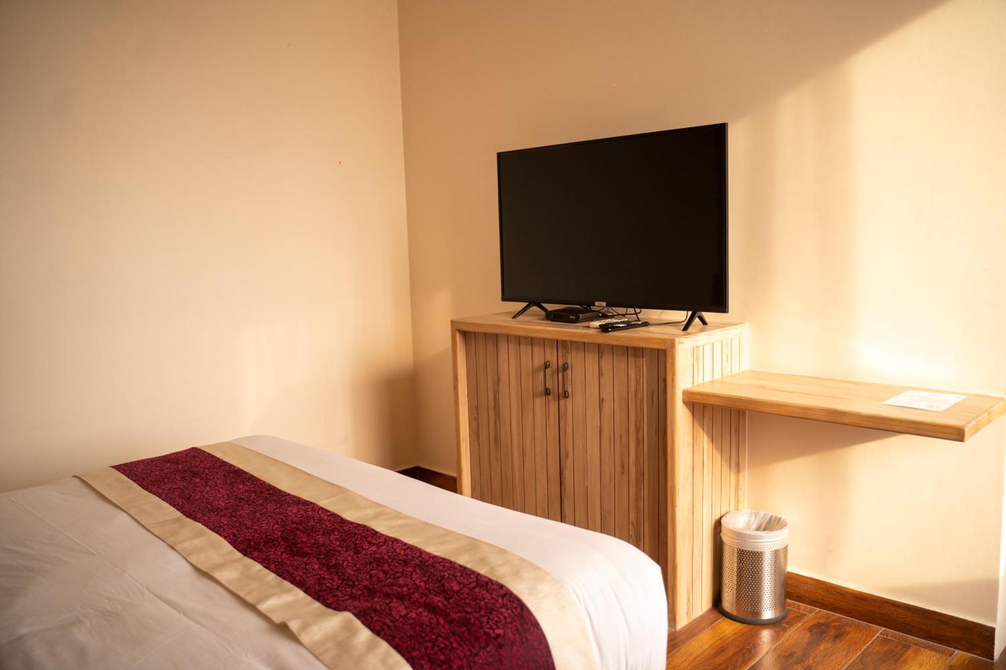 Hotel Black Diamond - Transit Point Inside Hotel Катманду Екстериор снимка